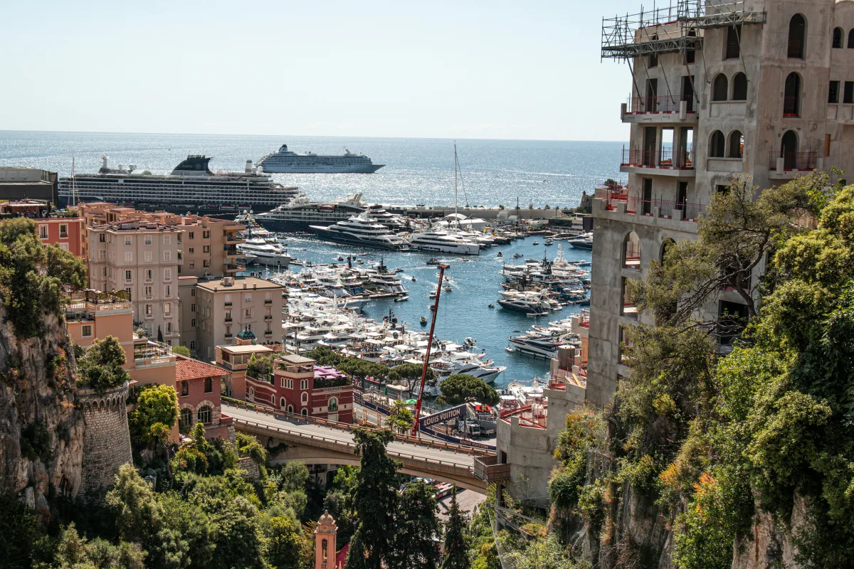 Port méditerranéen et navires de croisière